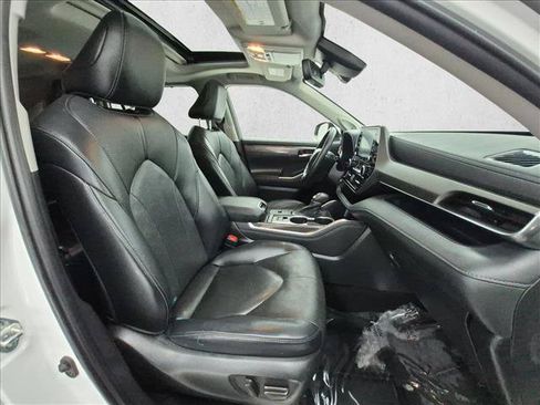 Used 2022 Toyota Highlander Limited FWD image 25