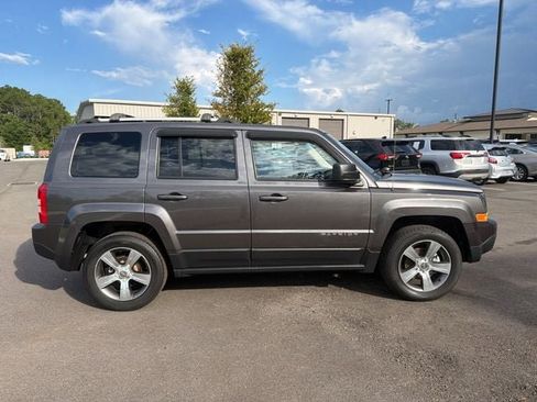 Used 2017 Jeep Patriot High Altitude AWD/4WD image 6