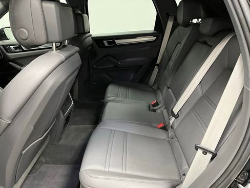Used 2022 Porsche Cayenne Platinum Edition AWD/4WD image 43