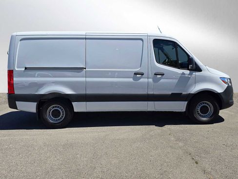 Used 2025 Mercedes-Benz Sprinter 2500 image 2