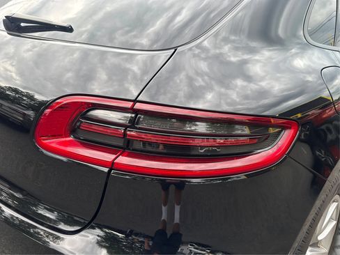 Used 2018 Porsche Macan Sport Edition AWD/4WD image 27
