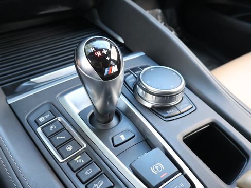 Used 2017 BMW X5 M AWD/4WD image 27