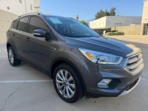 Used 2017 Ford Escape Titanium FWD image 3