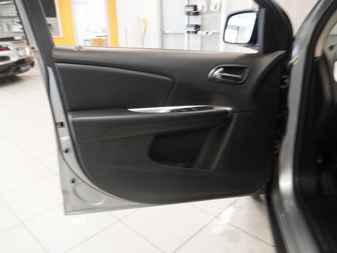 Used 2018 Dodge Journey SE image 5