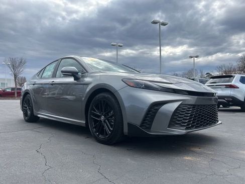 Used 2025 Toyota Camry SE w/ Multimedia Upgrade Package image 3