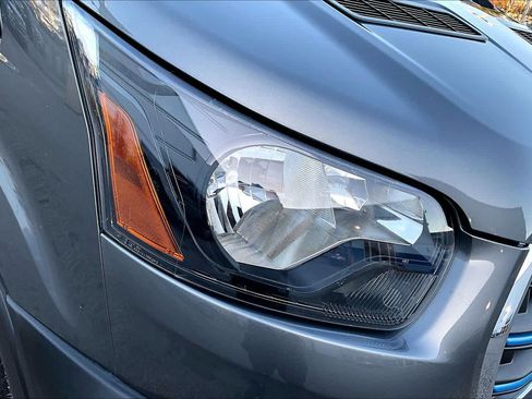 Used 2022 Ford E-Transit Medium Roof image 24