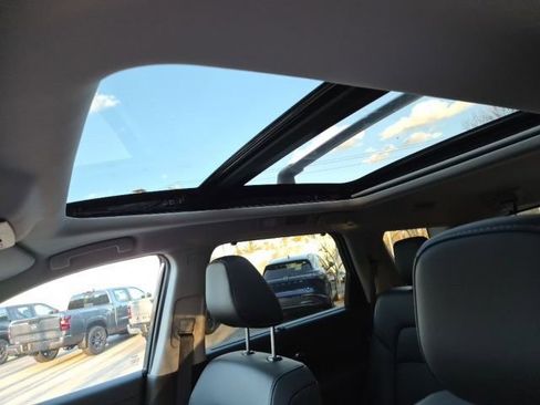 Used 2025 Nissan Pathfinder SL w/ SL Premium Package image 29