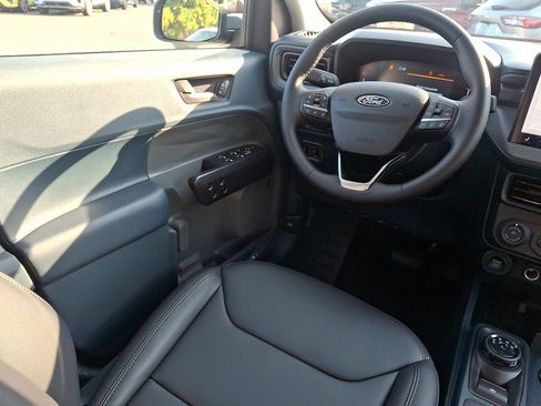 New 2025 Ford Maverick Lariat w/ Black Appearance Package image 9