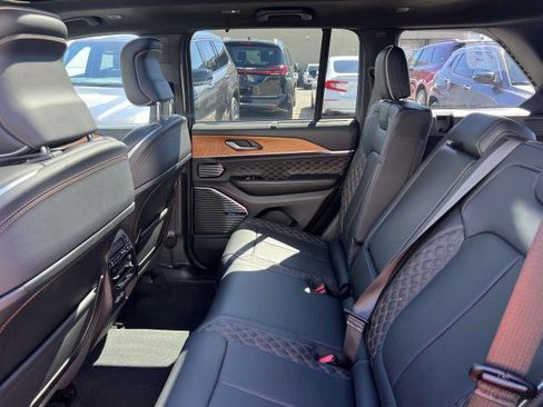 Used 2022 Jeep Grand Cherokee Summit AWD/4WD image 8