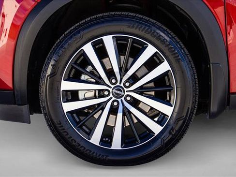 Used 2023 Nissan Pathfinder Platinum image 9