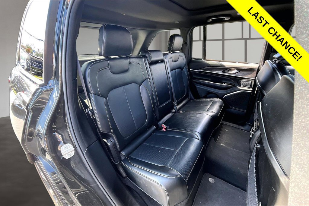 Used 2023 Jeep Grand Cherokee Overland w/ Luxury Tech Group IV AWD/4WD image 27