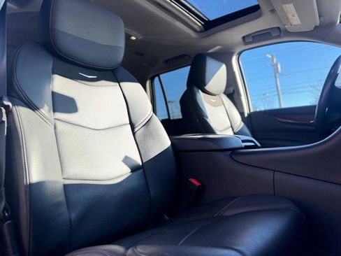 Used 2020 Cadillac Escalade Luxury image 19