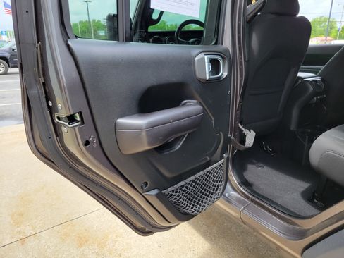 Used 2018 Jeep Wrangler Unlimited Sport S AWD/4WD image 16