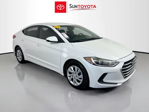 Used 2017 Hyundai Elantra SE image 1