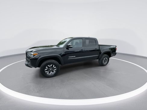 Used 2023 Toyota Tacoma TRD Off-Road w/ Technology Package AWD/4WD image 9