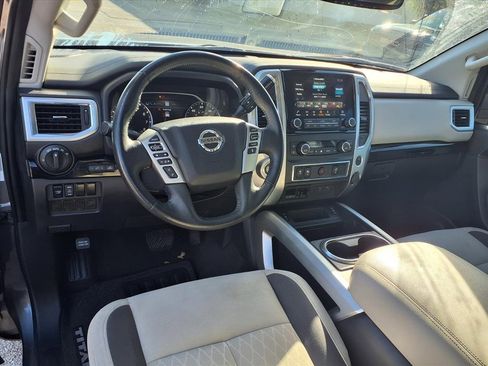 Used 2021 Nissan Titan SV w/ SV Convenience Package image 3
