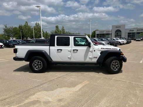 Certified 2025 Jeep Gladiator Rubicon w/ Convenience Group AWD/4WD image 5