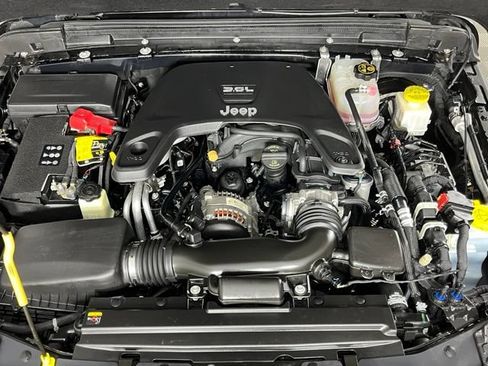 Used 2021 Jeep Gladiator Rubicon AWD/4WD image 9