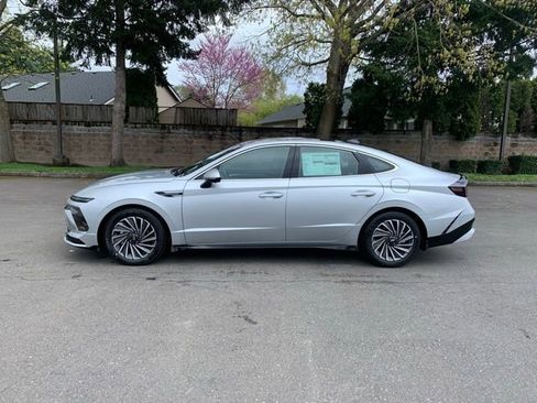 New 2026 Hyundai Sonata Limited FWD image 2