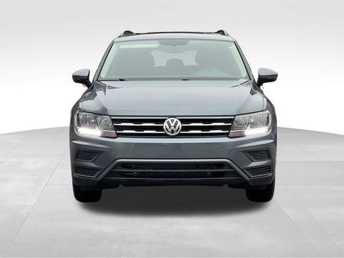 Used 2021 Volkswagen Tiguan SE w/ Panoramic Sunroof Package image 8