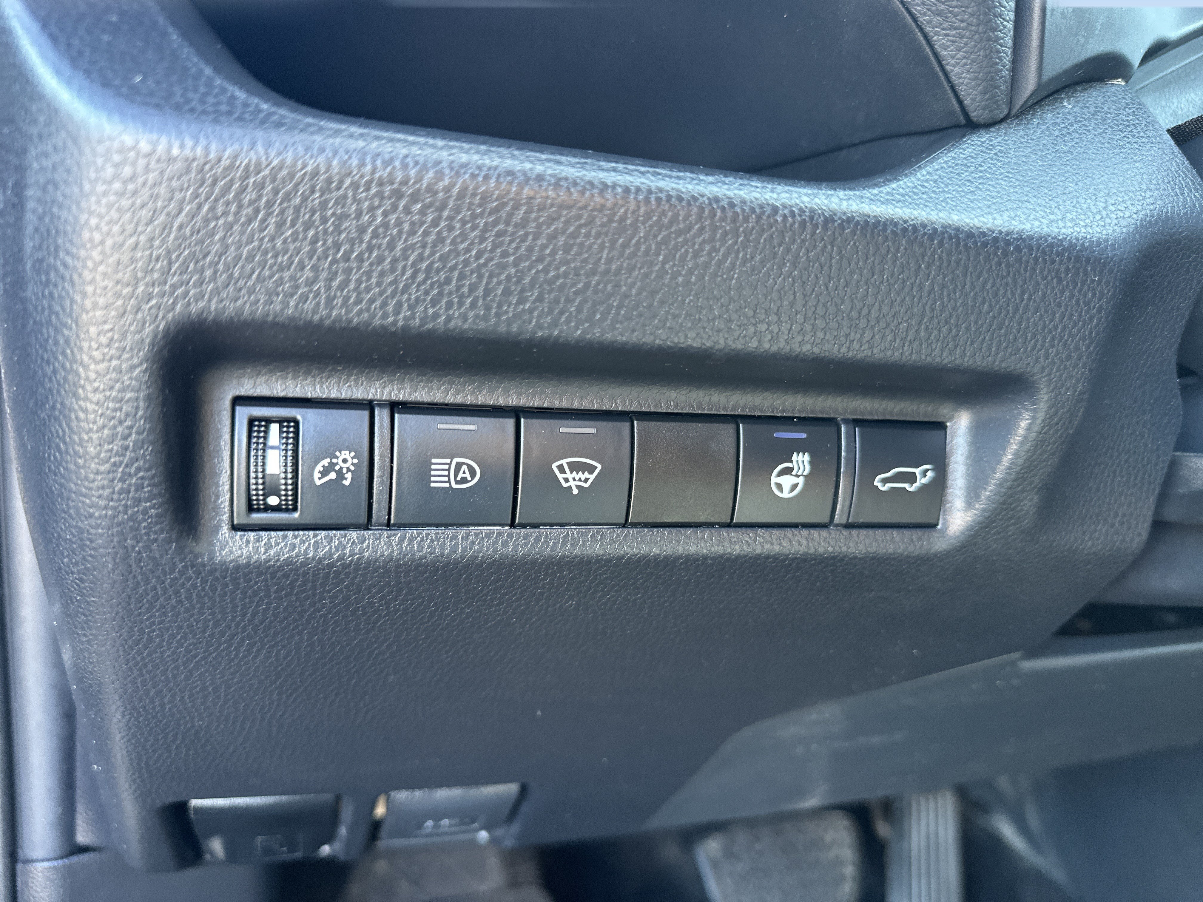 Used 2021 Toyota RAV4 XLE w/ Convenience Package AWD/4WD image 18