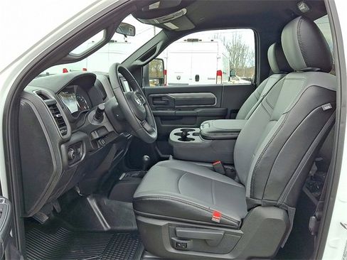 Used 2024 RAM 2500 Tradesman w/ Chrome Appearance Group image 8