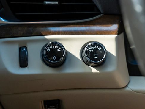 Used 2019 Cadillac Escalade Premium Luxury AWD/4WD image 30