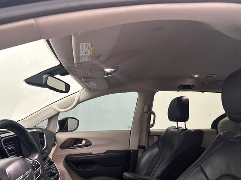 Used 2017 Chrysler Pacifica Touring-L Plus FWD image 29