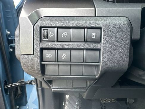 Used 2025 Toyota 4Runner SR5 AWD/4WD image 28