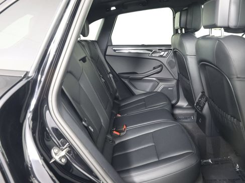 Certified 2026 Porsche Macan AWD/4WD image 32