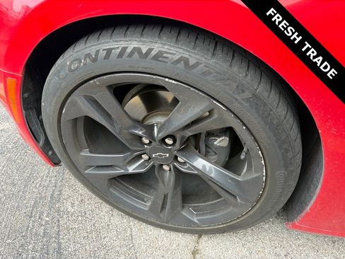 Used 2020 Chevrolet Camaro LT RWD image 3