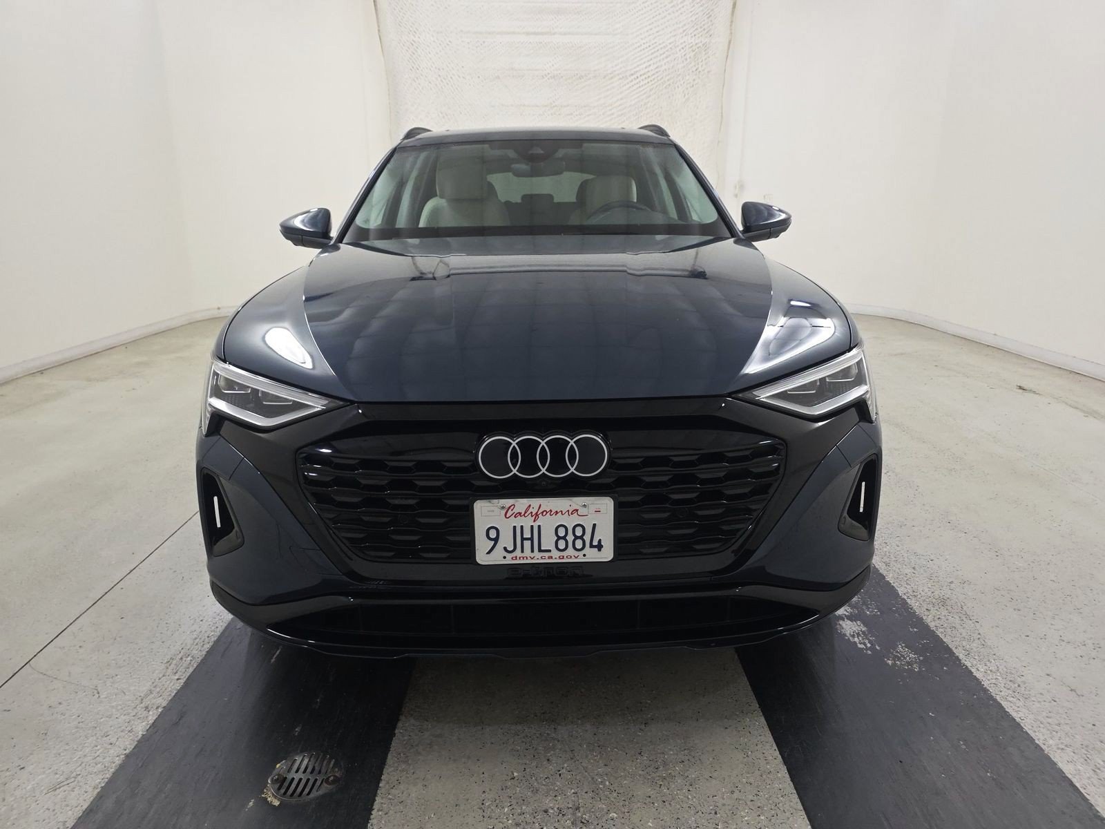 Used 2024 Audi Q8 e-tron Premium Plus w/ Premium Plus Package AWD/4WD image 2