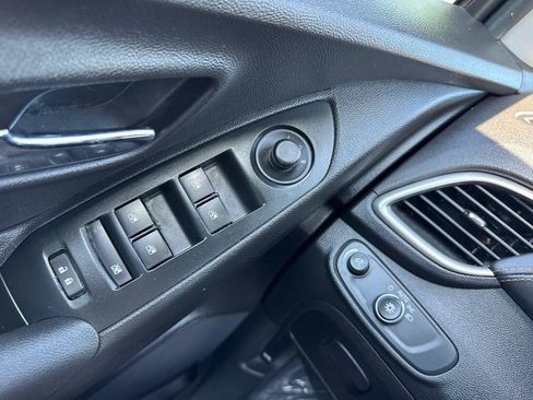 Used 2018 Chevrolet Trax LT FWD image 19