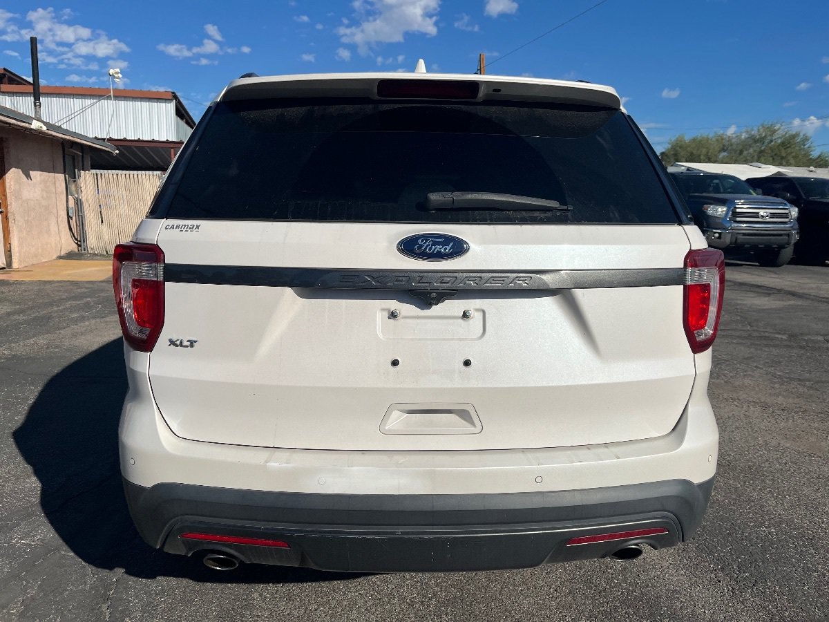 Used 2017 Ford Explorer XLT w/ Equipment Group 202A FWD image 4