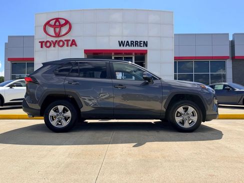 Used 2025 Toyota RAV4 XLE AWD/4WD image 3