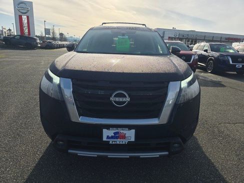 New 2025 Nissan Pathfinder Platinum image 8