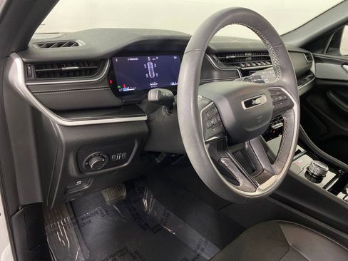 Used 2023 Jeep Grand Cherokee Altitude image 10