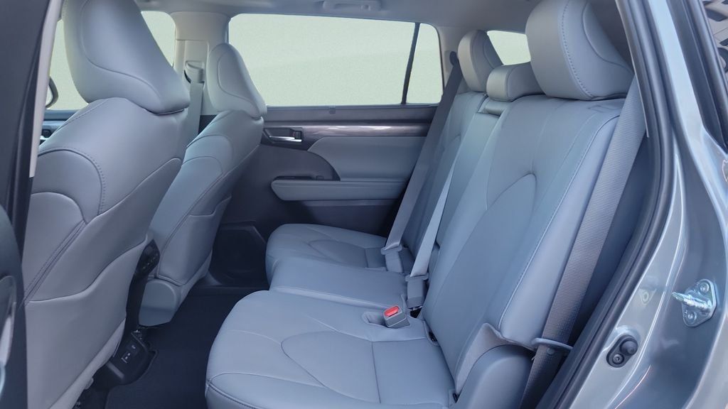 New 2026 Toyota Highlander Limited AWD/4WD image 10