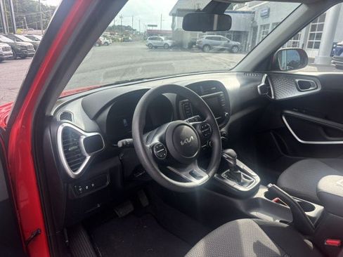 Used 2024 Kia Soul LX w/ Option Group 015 FWD image 8