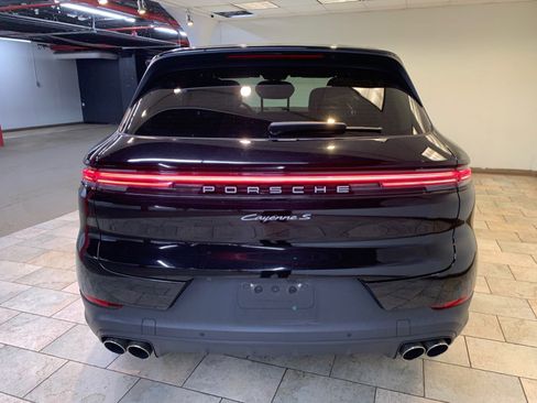 Used 2024 Porsche Cayenne S w/ Premium Package AWD/4WD image 8