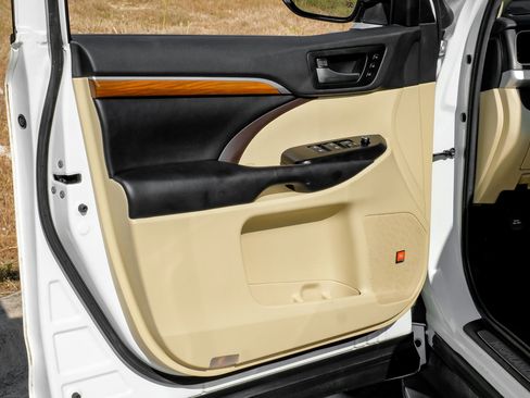 Used 2019 Toyota Highlander Limited FWD image 50