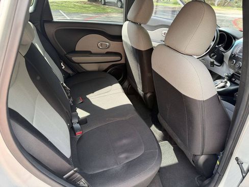 Used 2015 Kia Soul FWD image 18
