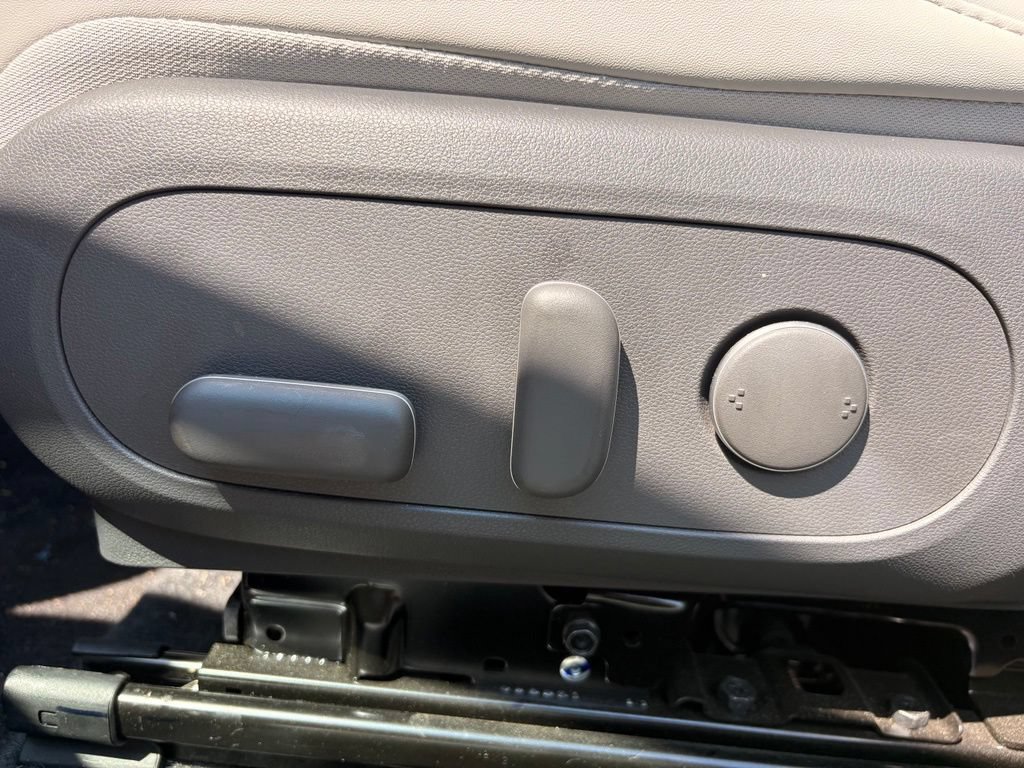 Used 2025 Hyundai Kona Limited AWD/4WD image 11