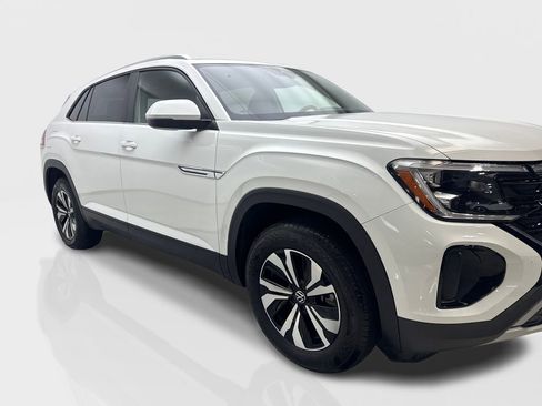 Used 2024 Volkswagen Atlas Cross Sport SE image 12