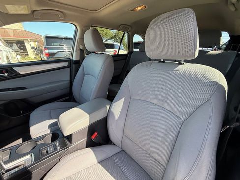 Used 2019 Subaru Outback 2.5i Premium image 16