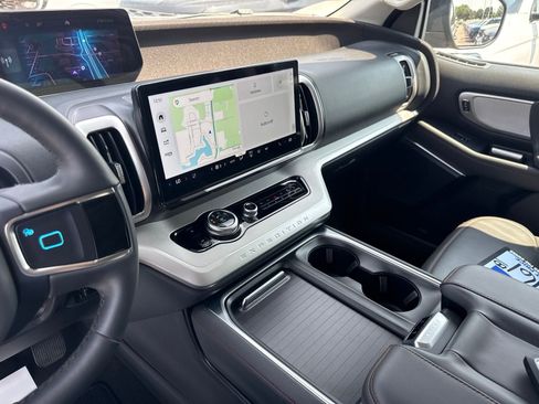Certified 2025 Ford Expedition Active AWD/4WD image 22