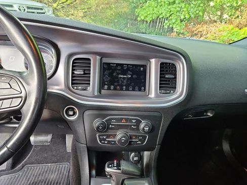 Used 2020 Dodge Charger SXT RWD image 15