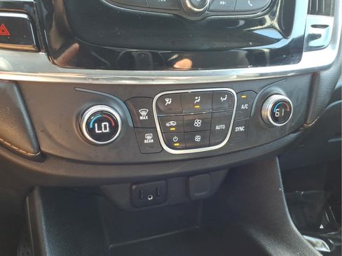 Used 2020 Chevrolet Traverse LS AWD/4WD image 21
