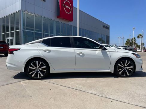 Certified 2022 Nissan Altima 2.0 SR FWD image 2