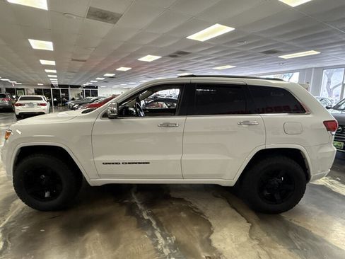 Used 2019 Jeep Grand Cherokee Overland RWD image 4